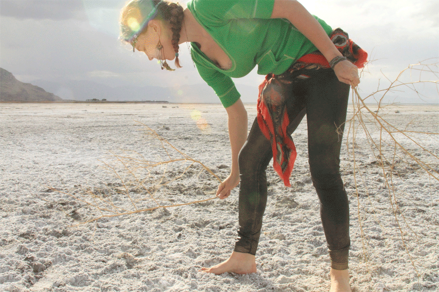 On tour with Ayla Nereo (www.aylanereo.com) we stopped for a detour in the salt flats.